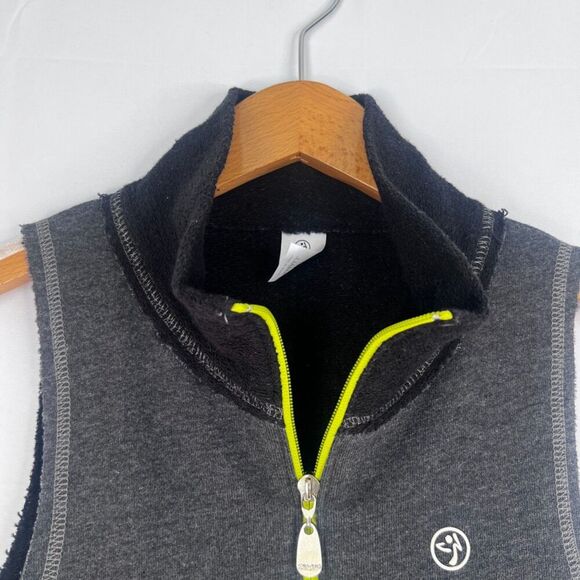 Zumba Wear NWT Dark Gray Black Amor Sleeveless Full Zip Up Fitted Vest Sz Small - Picture 3 of 10